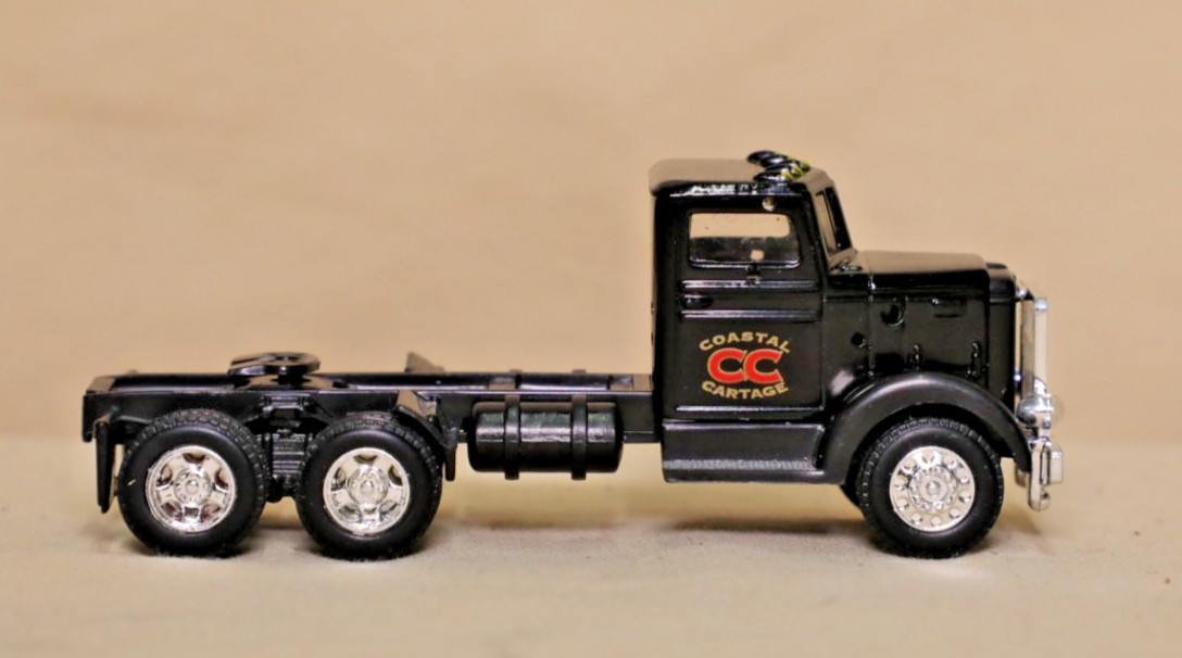 ERTL American Classic Series #4257, 1948 Peterbilt w/Flatbed Trailer HO scale