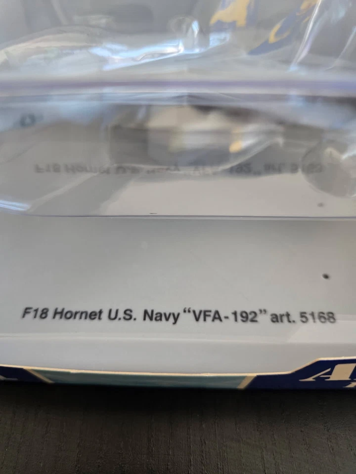 Coleção Armour Aviation 1:100 modelo F-18 Hornet US Navy art.5168 - Novo na caixa - Imagem 4 de 4