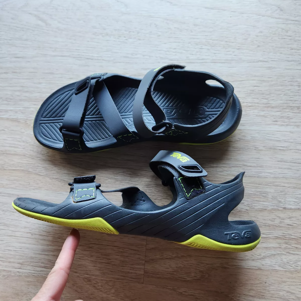 Teva Barracuda Hiking Sport Sandals Waterproof Adjustable Black Green Men s US8