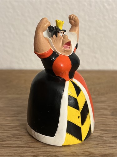 QUEEN OF HEARTS DISNEY ALICE IN WONDERLAND 3.5” FIGURE PVC TOY - Picture 3 of 12