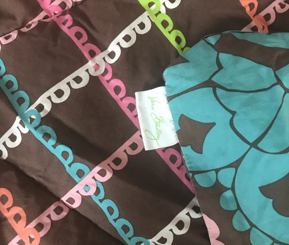 Vera Bradley Lola Reversible Cotton Twin Comforter Poly Fill 68x90 - Image 3 of 4