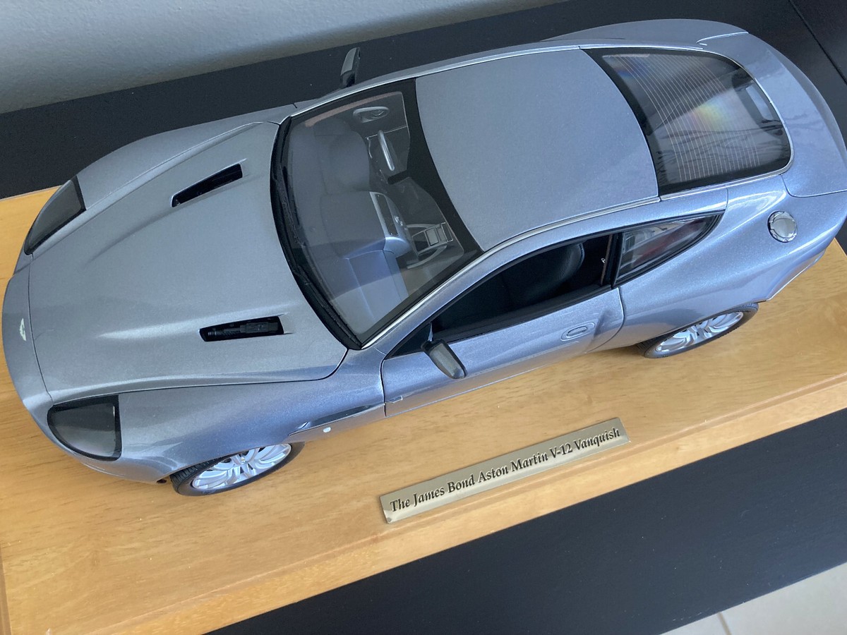 正規取扱店】 京商 1/12 アストンマーチン ヴァンキッシュ007 Bond Car