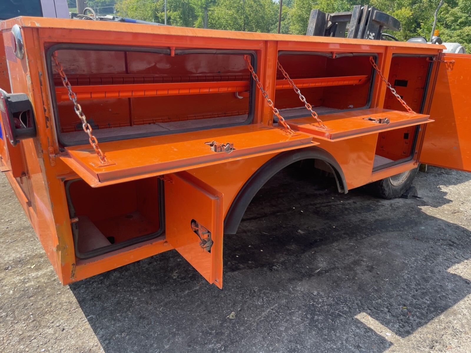 60-cta-dually-cab-chassis-dakota-utility-service-bed-lots-of-life-left