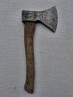Friederich hache hachette estampillée ancienne ancien outil fer forgé axe bois