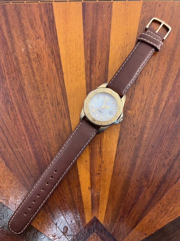 Reloj Invicta Mujer Tono Dorado Madreperla Fecha 0062 36mm Batería Nueva Foto 2 de 4