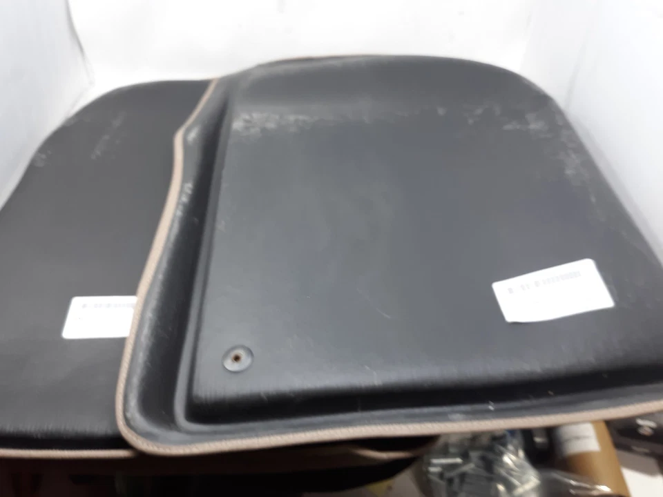 Lund 602146 Catch-All Floor Mats – Front 2 pc – 2000-2003 Ford F-150 Beige — 第 3/4 张图片