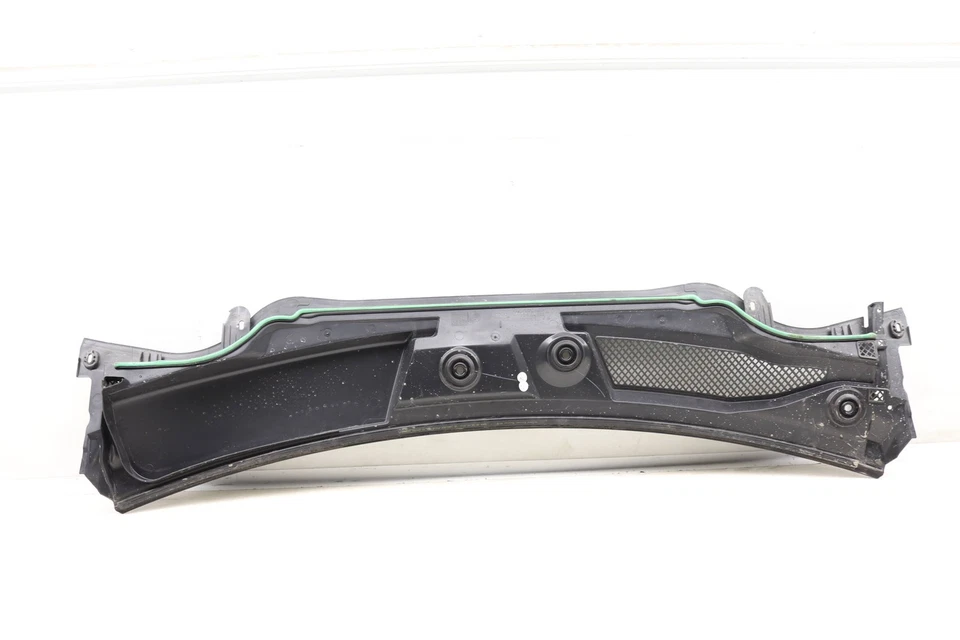 2014-2019 MERCEDES-BENZ CLA45 AMG 2,0 л - лобовое стекло капот / дождевик лоток - Изображение 2 из 4