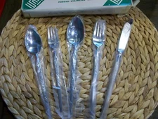 VINTAGE! NEW IN BOX! WINTHROP W.M. Dalton Forged Stainless Silverware