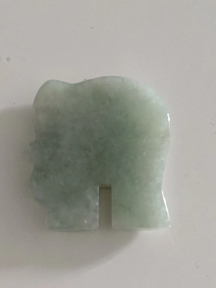GREEN JADE ELEPHANT PENDANT Foto 2 de 3