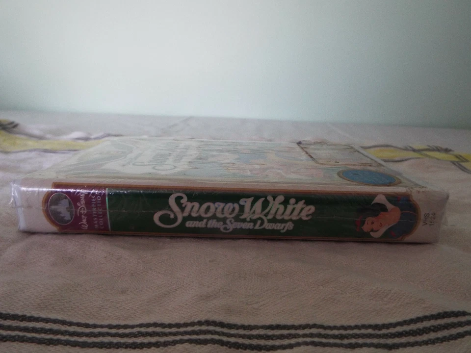 Snow White And The Seven Dwarfs (VHS) SEALED NEW!!  - Image 3 of 4
