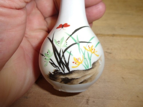 vintage chinese mini bud vase porcelain cattails and butterflies - Picture 10 of 13