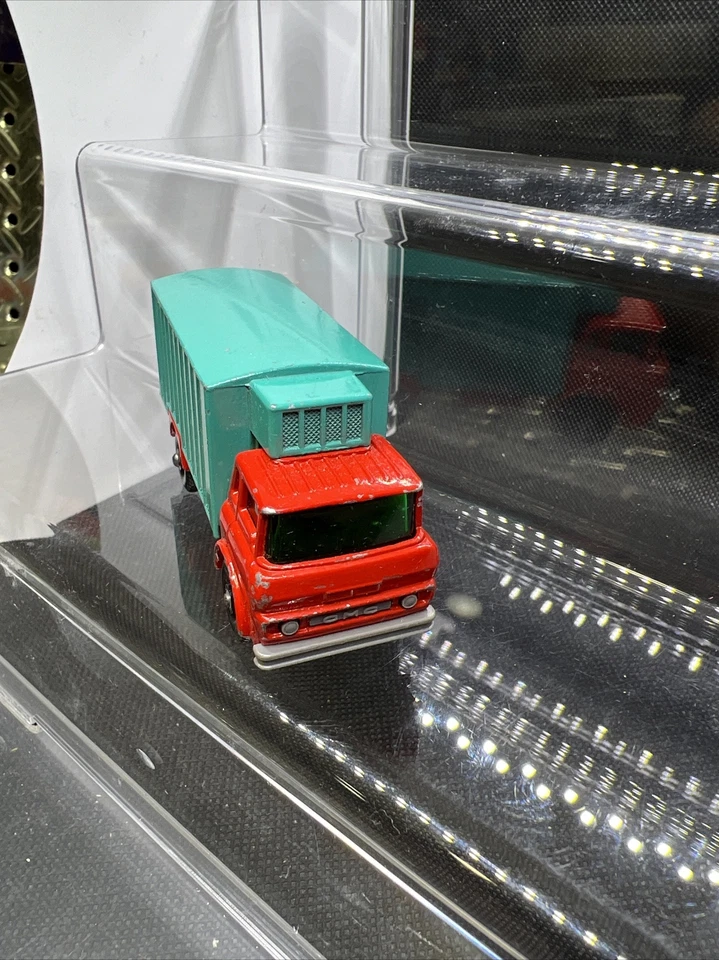 Vintage Lesney Matchbox Toy Car No 44 Refrigerator Truck GMC Cab-Over Red Green - Image 3 of 4