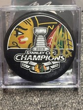 Michael Frolík  signed 2013 Stanley Cup Champions Blackhawks Puck w/cube