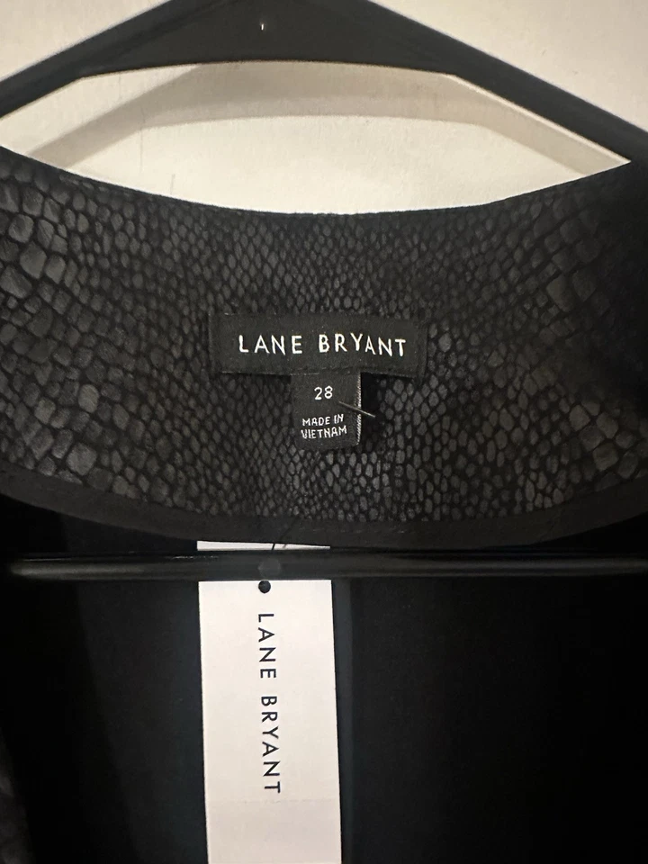 Lane Bryant Woman Snakeskin Black Blazer Size 28 - Image 2 of 4