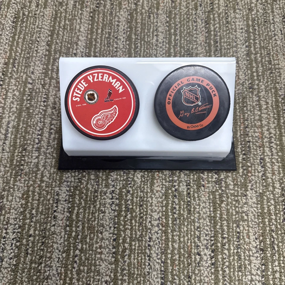 Estojo Detroit Redwing 1997 com Steve Yzerman e disco Stanley Cup - Imagem 3 de 4