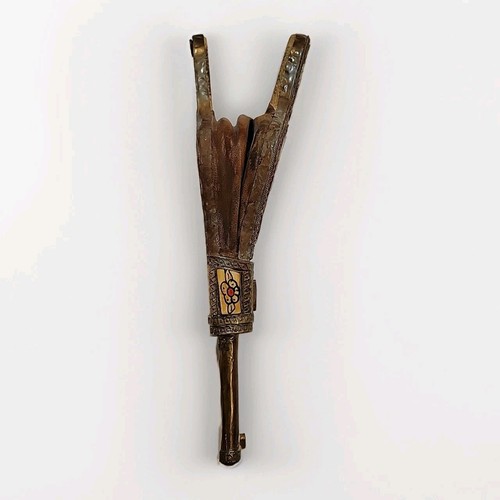 Vintage handgefertigter marokkanischer Rabuz Blasebalg Holz Leder Messing Knochen verziert - Bild 4 von 9