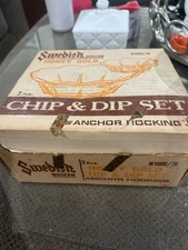 New in box Vtg Anchor Hocking Honey Gold / Amber Chip & Dip Set w/ Bracket