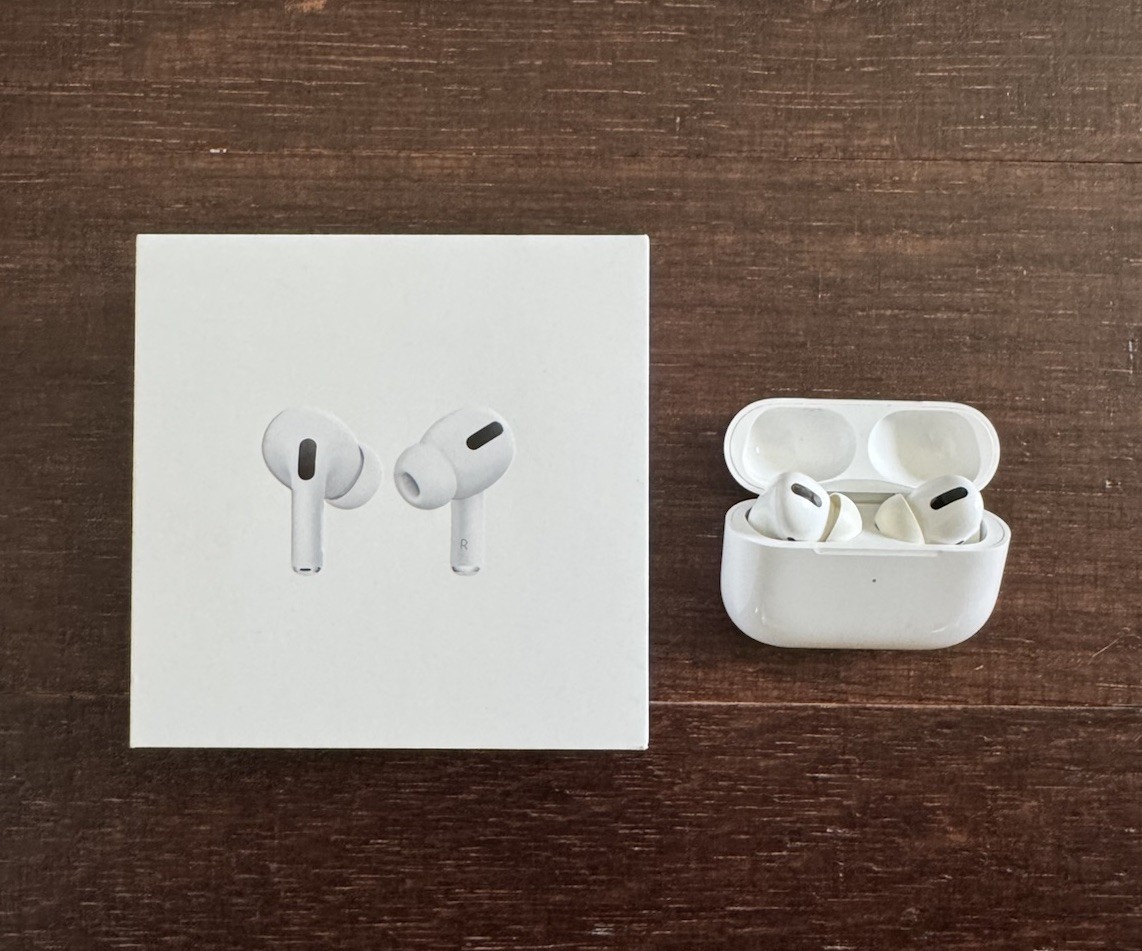 Apple AirPods Pro w/ Wireless Charging case MWP22AM/A Model