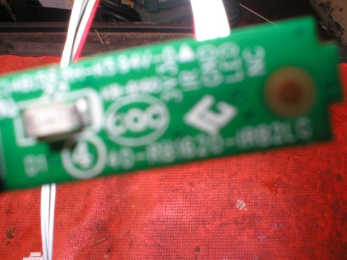 Placa sensor IR Toshiba 40-RB1620-IR2LG con cable para modelo 49L510U18 - Imagen 3 de 3