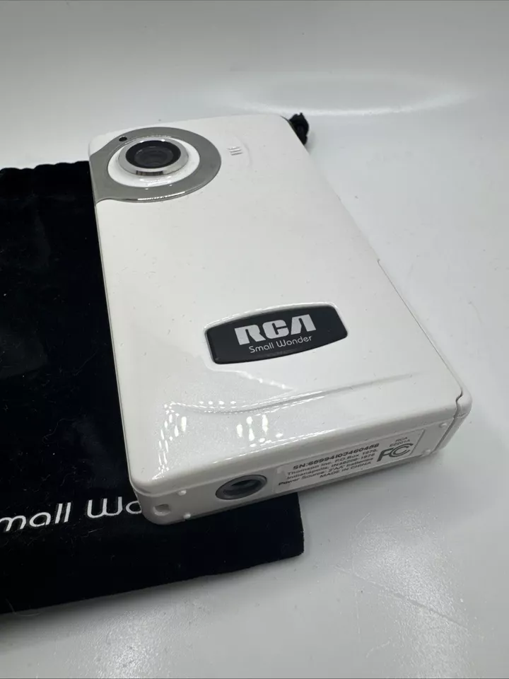 RCA Small Wonder Video Camcorder/Camera EZ201A White 1.5" Flip Screen PARTS ONLY - Image 3 of 4