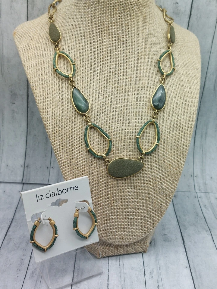 Nuevo Con Etiquetas Firmado Liz Claiborne Collar y Pendientes Perforados Conjunto Tono Oro Oscuro Foto 2 de 4