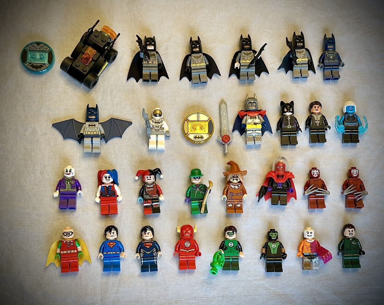 LEGO DC COMICS - 25+ Minifigures Lot  - Minifigs w/ Accessories