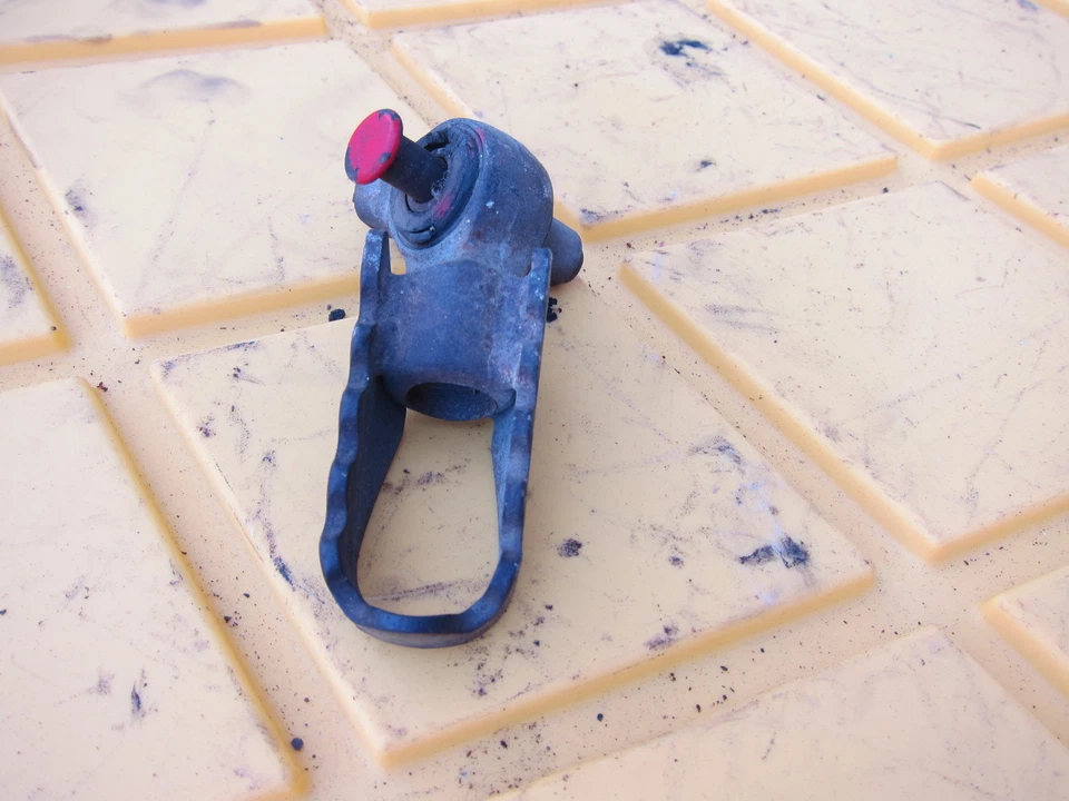 Honda XL350R 1984 OEM reposapiés derecho clavija Foto 3 de 4