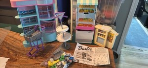 Vintage 2000 Barbie 67095-91 Talk & Shop Supermarket Playset