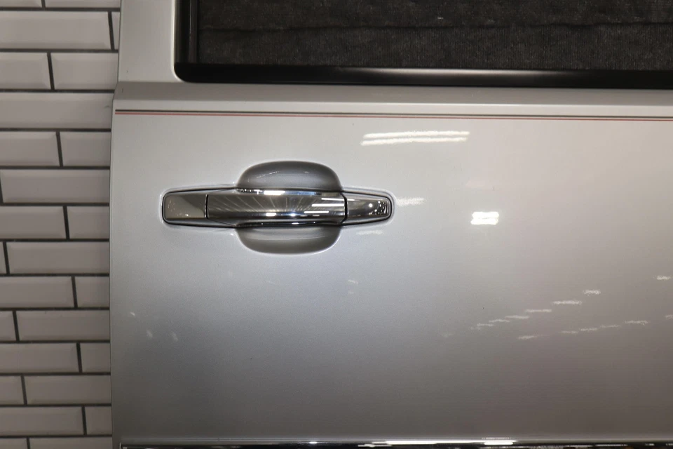 2007-11/14/10 Chevy Suburban GMT900 Right Passenger Front Door W/Glass Foto 4 de 4