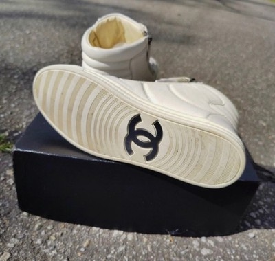 CHANEL ホワイト スニーカー Chanel White High Top Sneakers size 38 | eBay