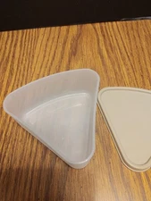 Tupperware #1799 Pie Slice Cheese Wedge Container Keeper Beige Tan Lid