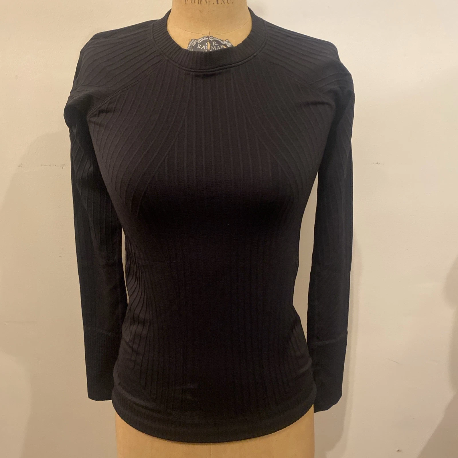 Lululemon Rest Less Base Layer Top Womens Black Pullover Thumb Holes *