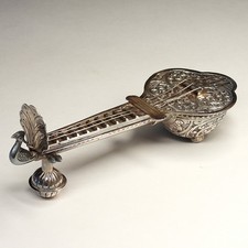 BENE! C.1900 Sitar indiano in argento con scatola di spezie Masala pavone