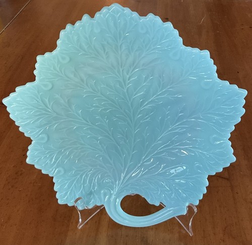 Fenton Milk Glass Leaf Plate Turquoise Aqua Blue Embossed MCM Vintage PRISTINE - Bild 3 von 3