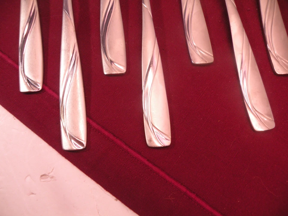 Juego de 7 cucharas sopera ovaladas Cambridge MERCADO satinadas remolino de acero inoxidable 7 7/8" Foto 4 de 4