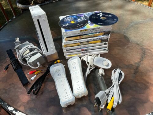 Nintendo Wii Console White RVL-001 Bundle Lot w/ 10 Games