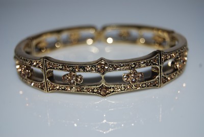 MONET ELEGANT RUNWAY COUTURE GOLD TONED METAL & RHINESTONES FLEX BANGLE BRACELET