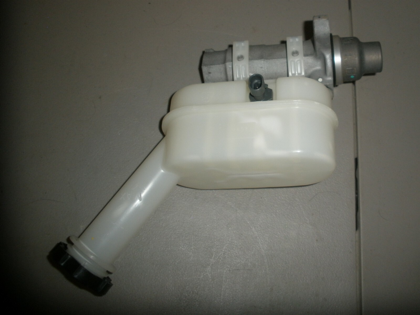 GM OEM 25805646 BRAKE MASTER CYLINDER | eBay