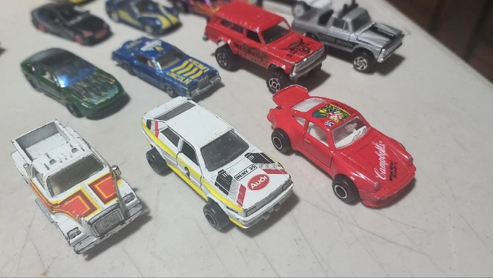 Lote de coches de juguete diecast vintage Hot Wheels, Matchbox, Majorette, Yatming y más Foto 3 de 4