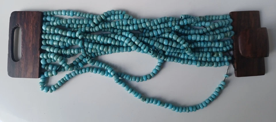 Pulsera de cuentas turquesa con cierres de madera exótica Nobdos cuentas son igualmente maravillosas Foto 3 de 4