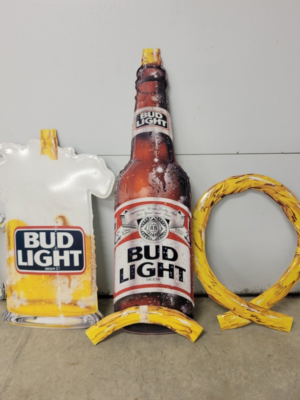 Vintage Bud Light Metal Beer Sign Botte Pouring Into A Mug W/ 7 Extra Pieces 