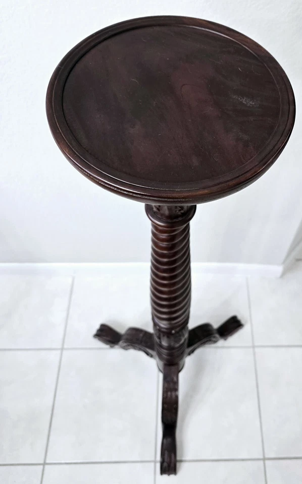 Soporte pedestal alto caoba antorcha mediados de siglo Foto 4 de 4