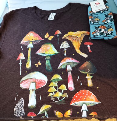 Mushroom Themed T-Shirt and Socks Women Size Medium (D23)