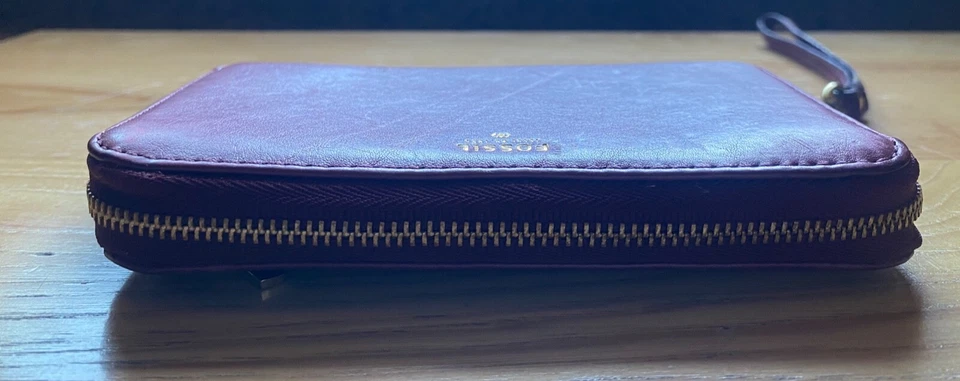 Fossil Wallet Wristlet Red Pink Color Zip with strap  Foto 3 de 4