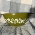 Pyrex 442 Spring Blossom Green Crazy Daisy Cinderella Mixing Bowl 1.5 Qts