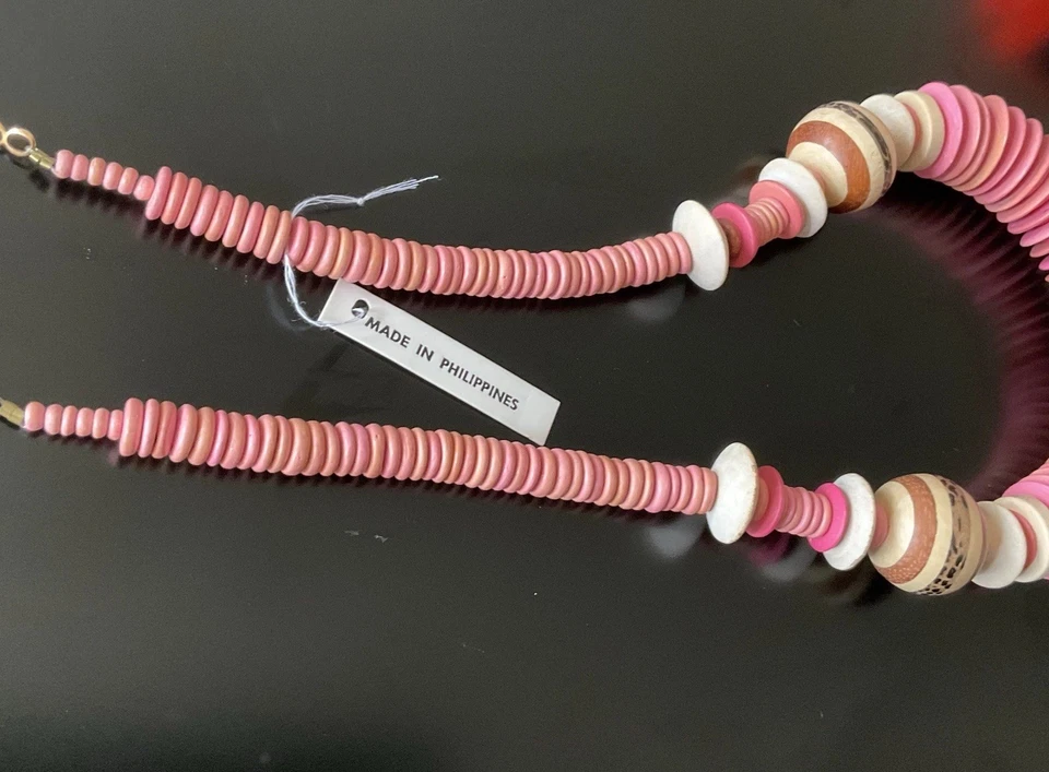Woman Pink Wooden Necklace Made In Fhilipines - Image 2 of 4