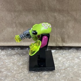 LEGO Alien Pilot Lime Green Magenta Black Minifigure Conquest AC002 7050 7052
