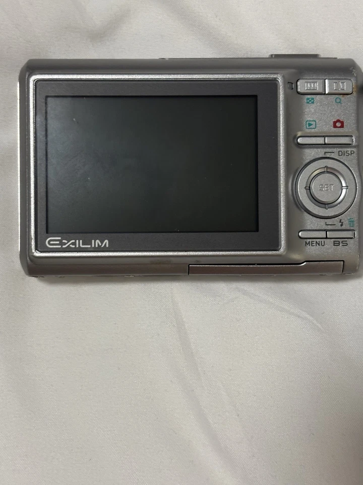 Casio Exilim EX-Z75 with 7.2 Mega Pixels 3x Optical Zoom Compact Digital camera - Image 4 of 4