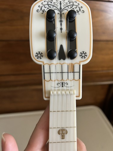 Coco Guitar Popcorn Bucket Miguel Remember Me Disney Parks Pixar Fest 2024 - Bild 8 von 10