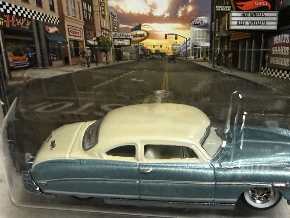 Hot Wheels Boulevard Legends '52 Hudson Hornet 2011 con Real Rider B1 Foto 3 de 4